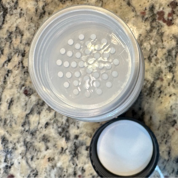 RCMA No-Color Setting Powder - Picture 4 of 4